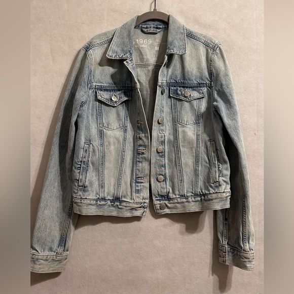 Gap SZM Med Light Wash Denim trucker Jacket everyday essential grunge layering - Picture 2 of 5